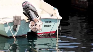 Suya 'Susam' adlı bir tekne yansıdı