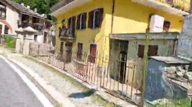 Piedmont 'un büyüleyici sokaklarında ve kırsal kesimlerinde manzaralı bir gezinti