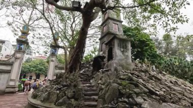 Huc Köprüsü 'nü keşfeden insanlar