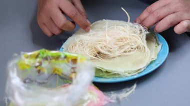 Pamuk helva krepini hazırlamak ve yuvarlamak