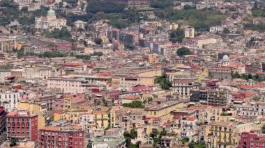 Napoli 'nin binalarının ve manzarasının havadan görünüşü