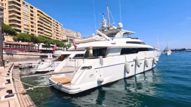 Monte Carlo Limanı 'na yanaştı.