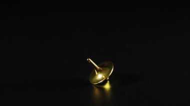 Bir el altın bir tepeyi döndürür