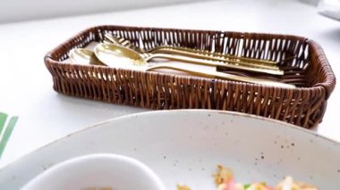 Taze malzemeli karides ve Tayland yemeği.