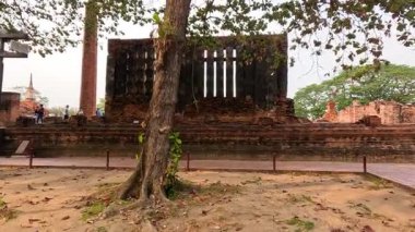 Tarihi tapınağın yavaş panoramik görüntüsü