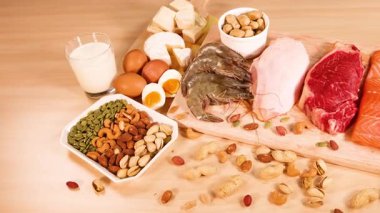 Etler, fındıklar ve süt ürünleri çeşitliliği