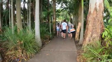 Avustralya Hayvanat Bahçesinde Aile Keşif Yolları