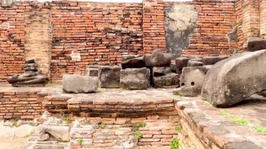 Tarihi tapınaklardaki Buda heykelleri ve tapınaklar