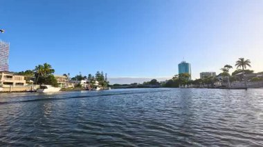 Altın Sahili su yollarında manzaralı tekne gezisi