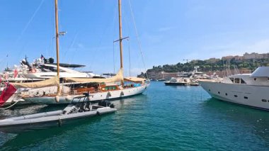 Monte Carlo limanına lüks yatlar yanaştı.