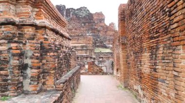 Tarihi Ayutthaya bölgesinde antik tuğla yapılar