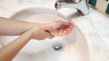 Sıralı el yıkama adımları.