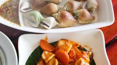 Tay aromalı lezzetli deniz ürünleri.