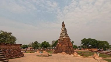 Tarihi tapınağın yavaş panoramik görüntüsü