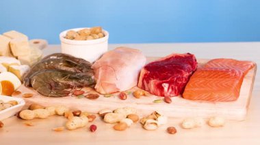 Masadaki protein zengini gıdaların çeşitliliği