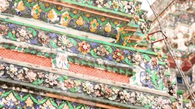 Wat Arun 'un süslü mozaik fayanslarının ayrıntılı görüntüsü