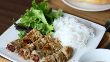 Erişte ve sebzeli börek.