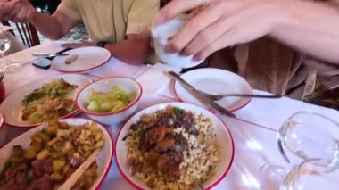 Mantarlı aioli ile aynı yemeği paylaşmak.