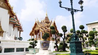 Turistler Büyük Saray mimarisine hayran.