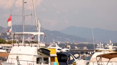 Yatlar Monte Carlo 'da bayrak sallayarak kenetlendi.