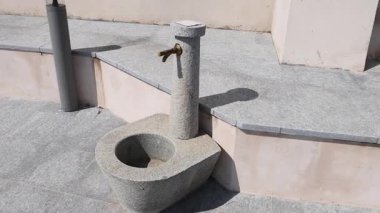 İtalya 'da çeşmeli taş çeşme