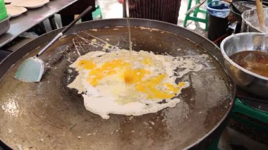 Izgarada yumurta kızartma, pişirme süreci..