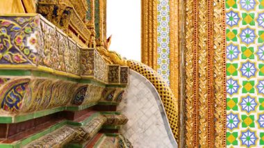 Bangkok 'un sembolik tapınağında karmaşık seramik tasarımlar