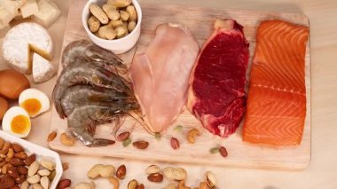 Etler, fındıklar ve süt ürünleri çeşitliliği