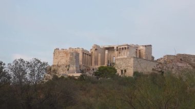 Parthenon uzaktan, manzaralı