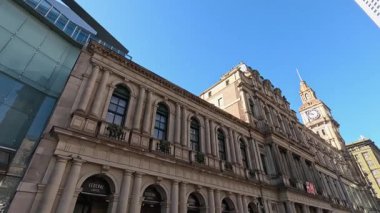 Tarihi ve modern mimari ile şehir manzarası