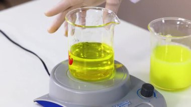 Renk değişimi gösterimiyle kimyasal reaksiyon