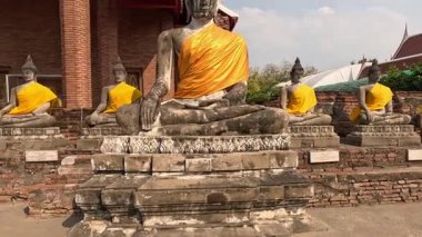 Wind blowing the robe of a Buddha statue