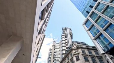 Londra 'nın kentsel manzarasında karşıt mimari