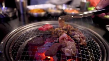 Melbourne 'da barbeküde ızgara et.