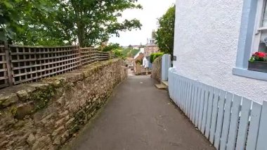 Crail 'in pitoresk yolları boyunca büyüleyici bir yürüyüş