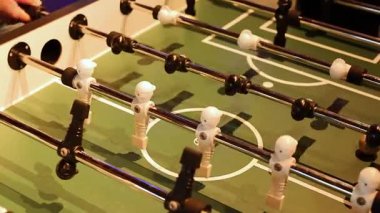 Eylemde yakalanan yoğun langırt maçı