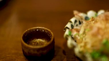 Yemeğin tadını çıkarıyorum.