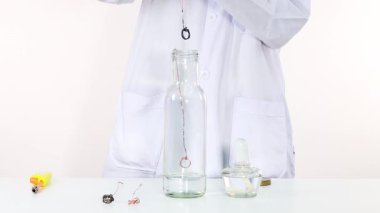 Parlak efektli kimyasal reaksiyon deneyi