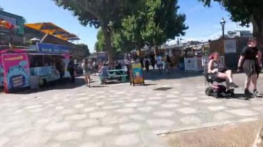 Londra 'daki Southbank Centre kalabalığı eğleniyor