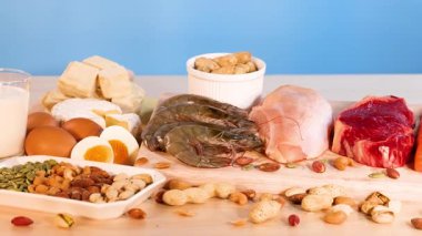 Masadaki protein zengini gıdaların çeşitliliği