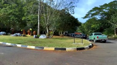 Huzurlu golf sahası, doğa ve ruh evleri.