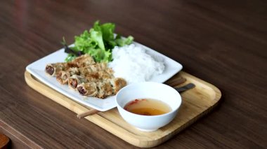 Hanoi 'de servis edilen lezzetli Vietnam yemekleri.