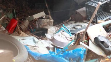 Khlong Lat Mayom Pazarı 'nda çöp birikmesi