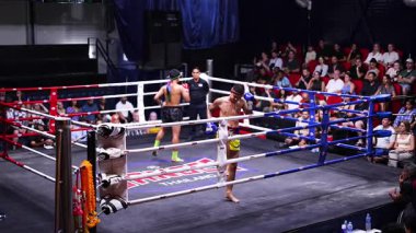 Yoğun Muay Thai karşılaşması
