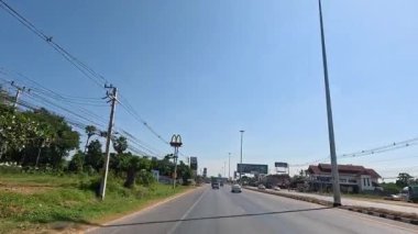 Kentsel caddelerde ilerleyen araçların hızlandırılması