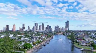 Broadbeach, Queensland 'deki Skyline ve River.