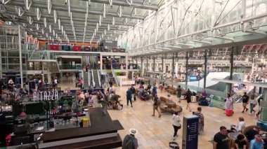 Paddington İstasyonu, Londra 'da kalabalık ve hareketlilik