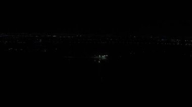 Bangkok Suvarnabhumi Havaalanı 'nda aydınlatılmış pist