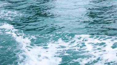 Tayland, Krabi 'de hafif dalgalar hareket ediyor