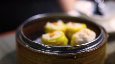 Hong Kong 'da leziz Çin mantısı.